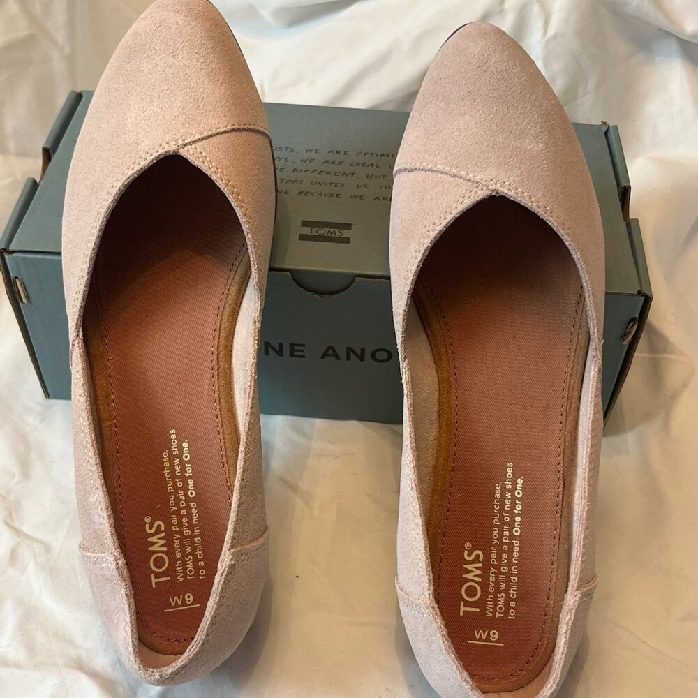 NIB TOMS Jutti Flats in Blush Suede - Size 9